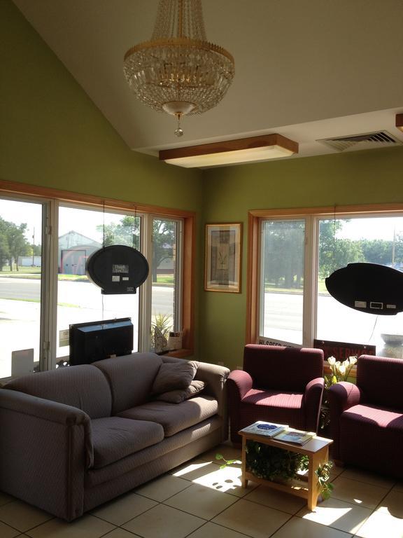 Trails West Motel South Hutchinson 外观 照片